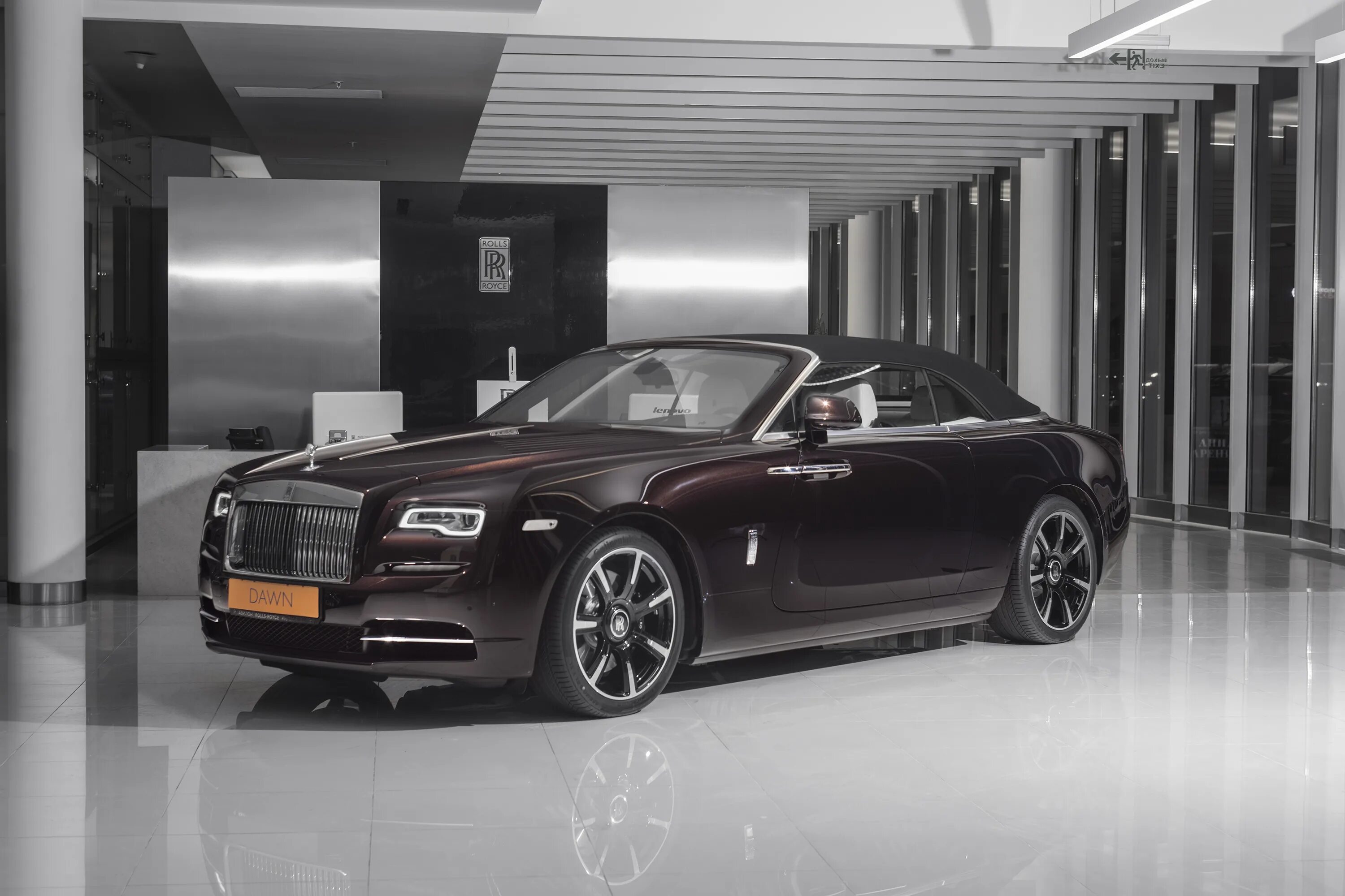 Акума роллс ростов. Роллс Ройс кабриолет 2021. Роллс Ройс кабриолет 2020. Rolls Royce Dawn. Роллс Ройс Дон кабриолет.