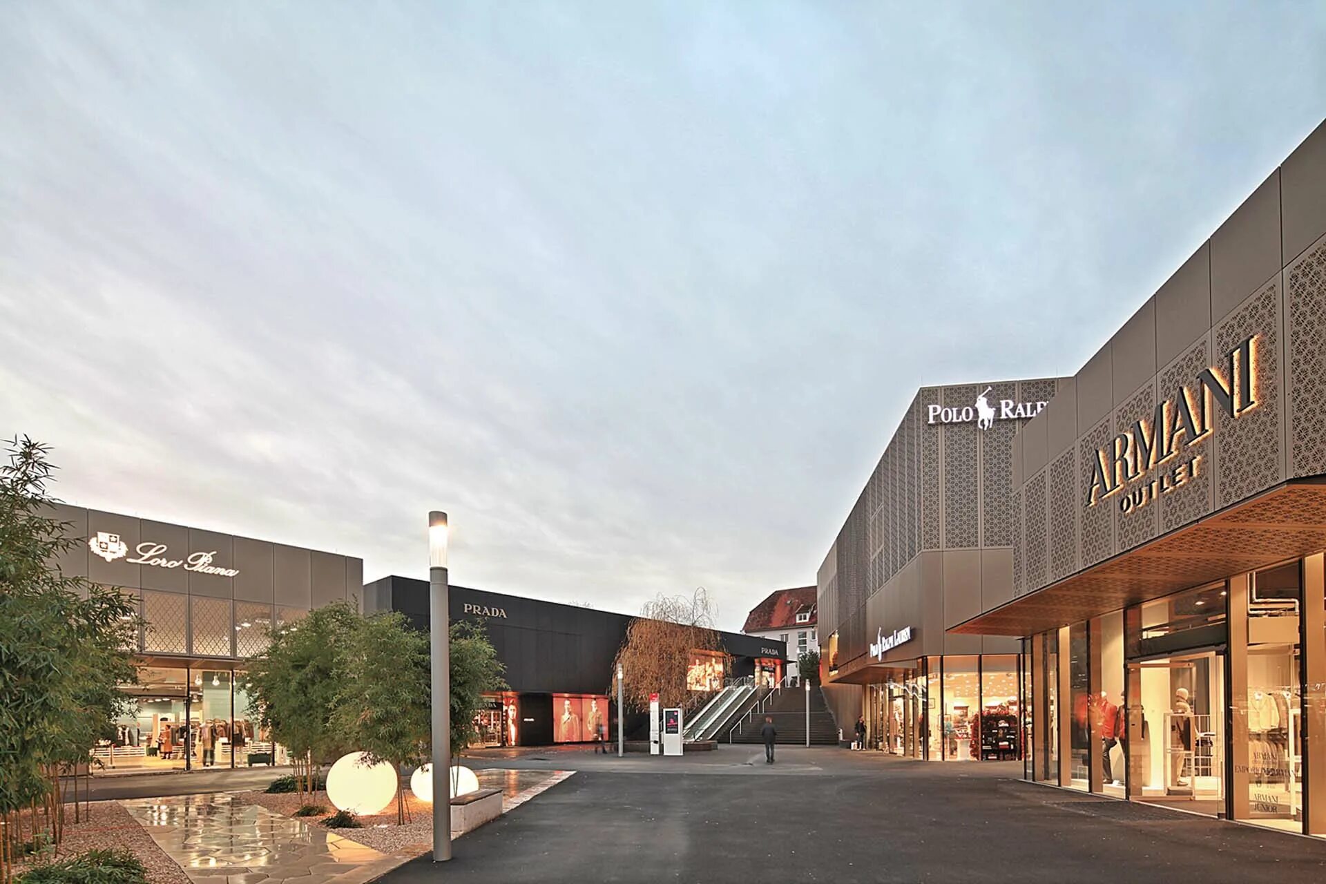 Аутлет под. Outlet в германии метцинген. outletcity metzingen аутлет. метцингер город. метцинген город в германии.