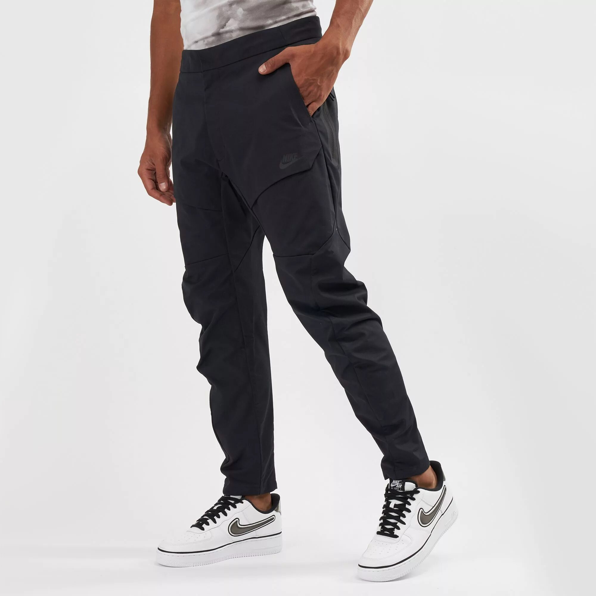 Nike cargo. Nike Tech Essentials штаны. Штаны Nike Sportswear Tech Essentials. Nike Tech Essentials Woven Pant. Брюки Nike Tech Pack Cargo.