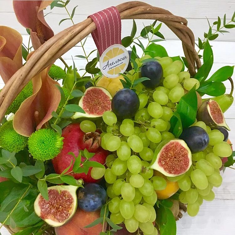 фрукты в ящике. коробки с фруктами в подарок. подарочная коробка с фруктами. подарить фрукты оригинально. фрукты в коробке в подарок.