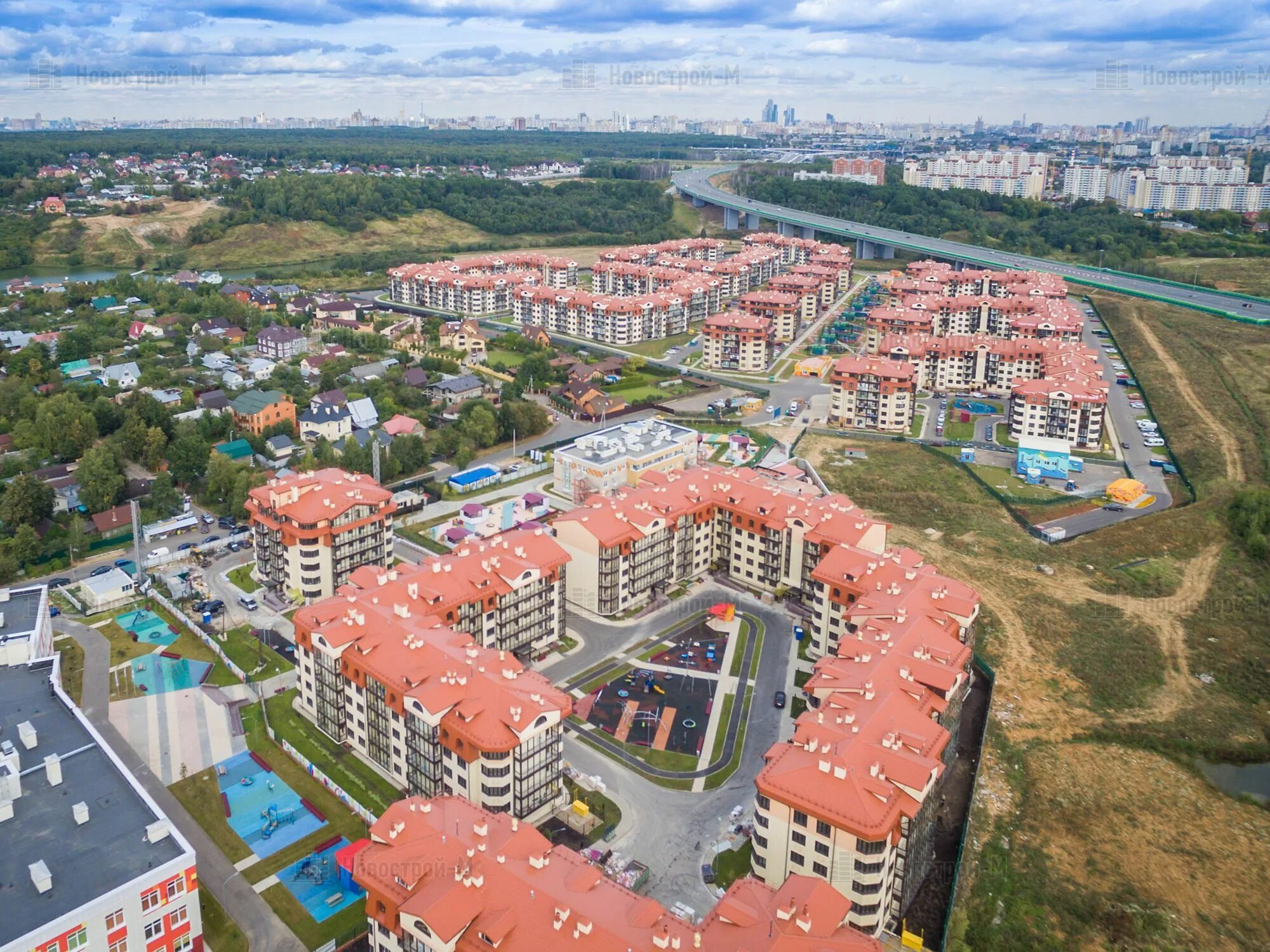 Жк западное кунцево квартиры. Ромашково ЖК Западное Кунцево. Западное Кунцево Европейский бульвар. Подземный паркинг в ЖК Западное Кунцево. ЖК Западное Кунцево фото.