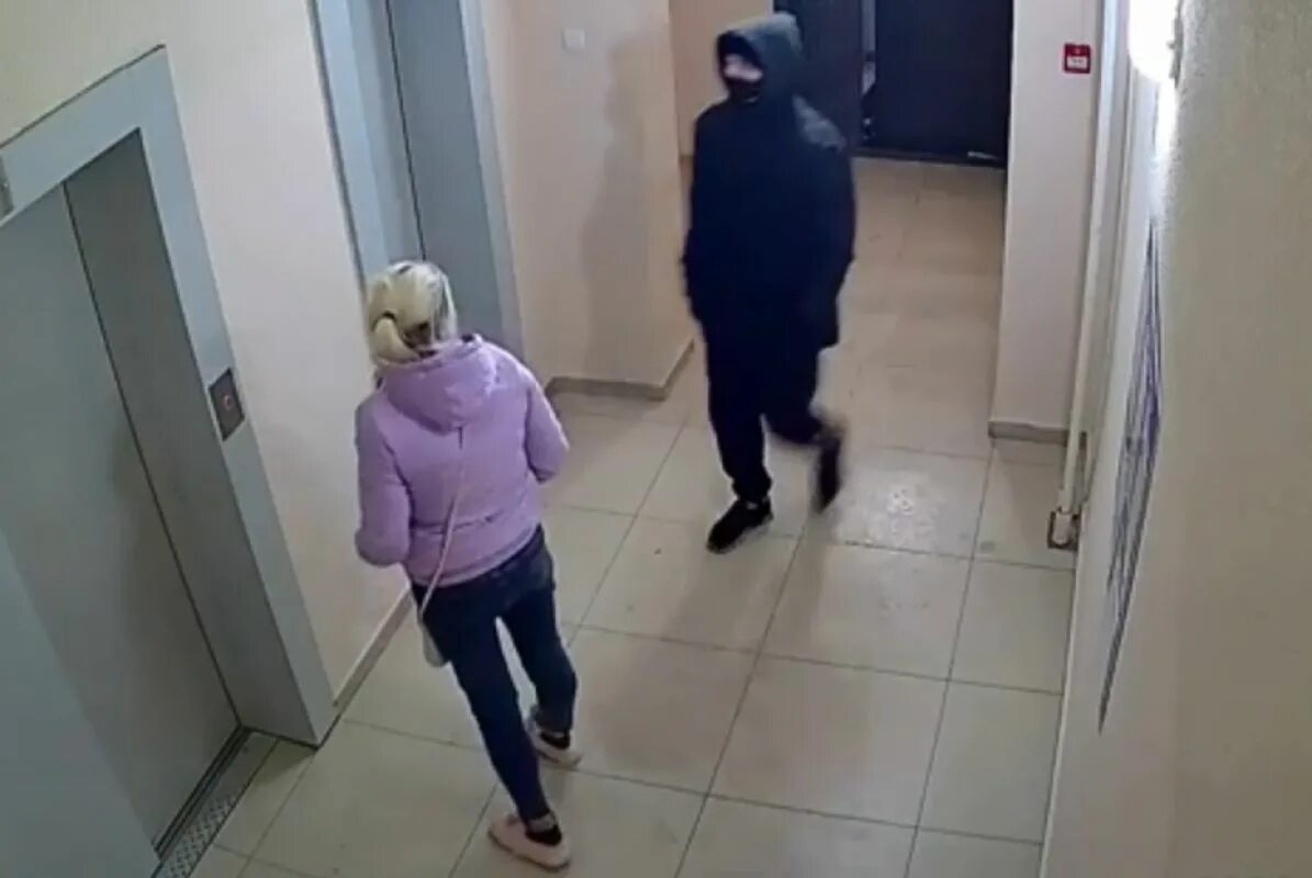 В Подъезде Видео