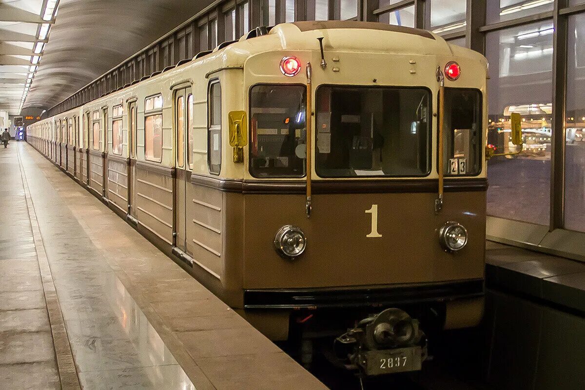 Вагоны московского метрополитена. Ретропоезд Сокольники метро. Ретропоезд Сокольники вагон метро. 81-717.5А ретропоезд. 81-717.5.