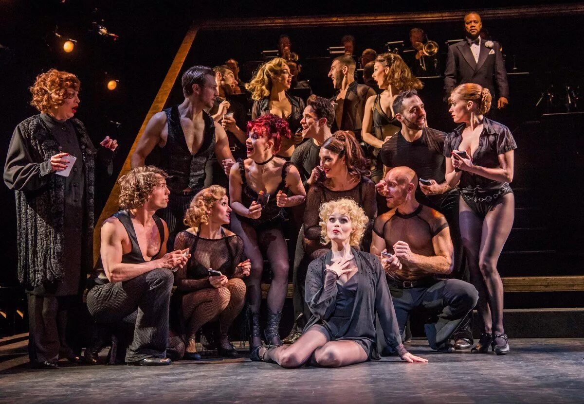 Show class. Мюзикл вестсайдская история отрывок. Королевы школы. Heathers west end. Jamie muscato & original west end cast of heathers.