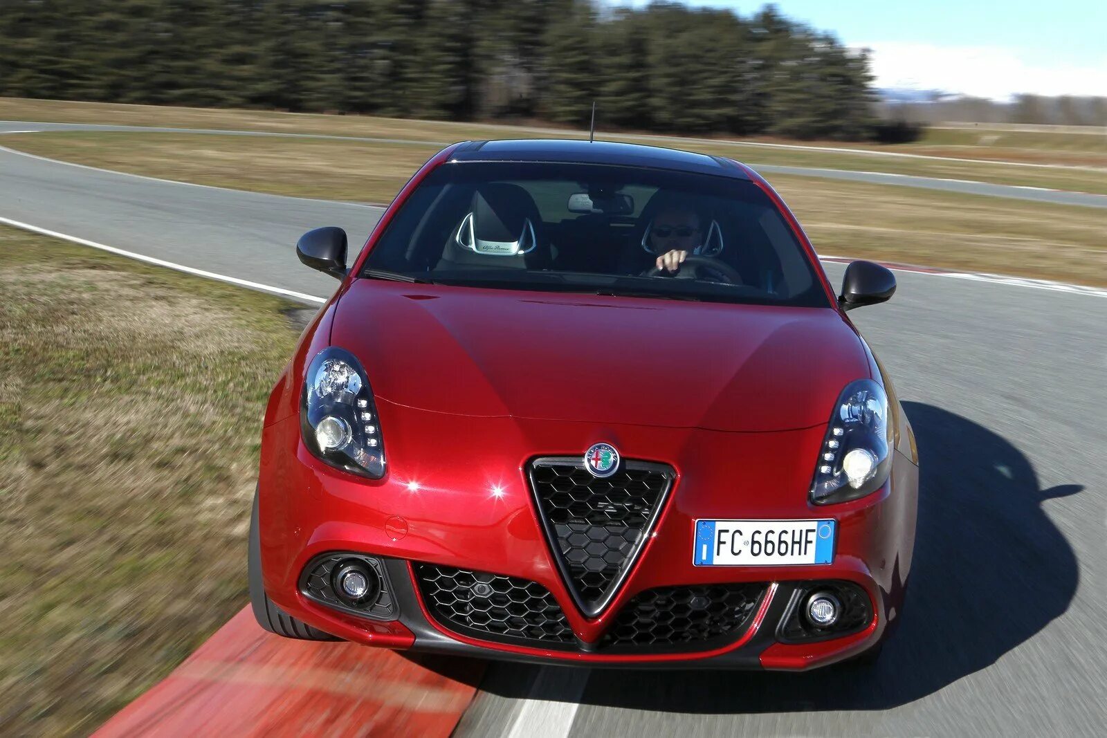 Альфа ромео 5. Alfa Romeo Giulietta. Авто Альфа Ромео Giulietta. Alfa Romeo veloce. Alfa Romeo хетч.