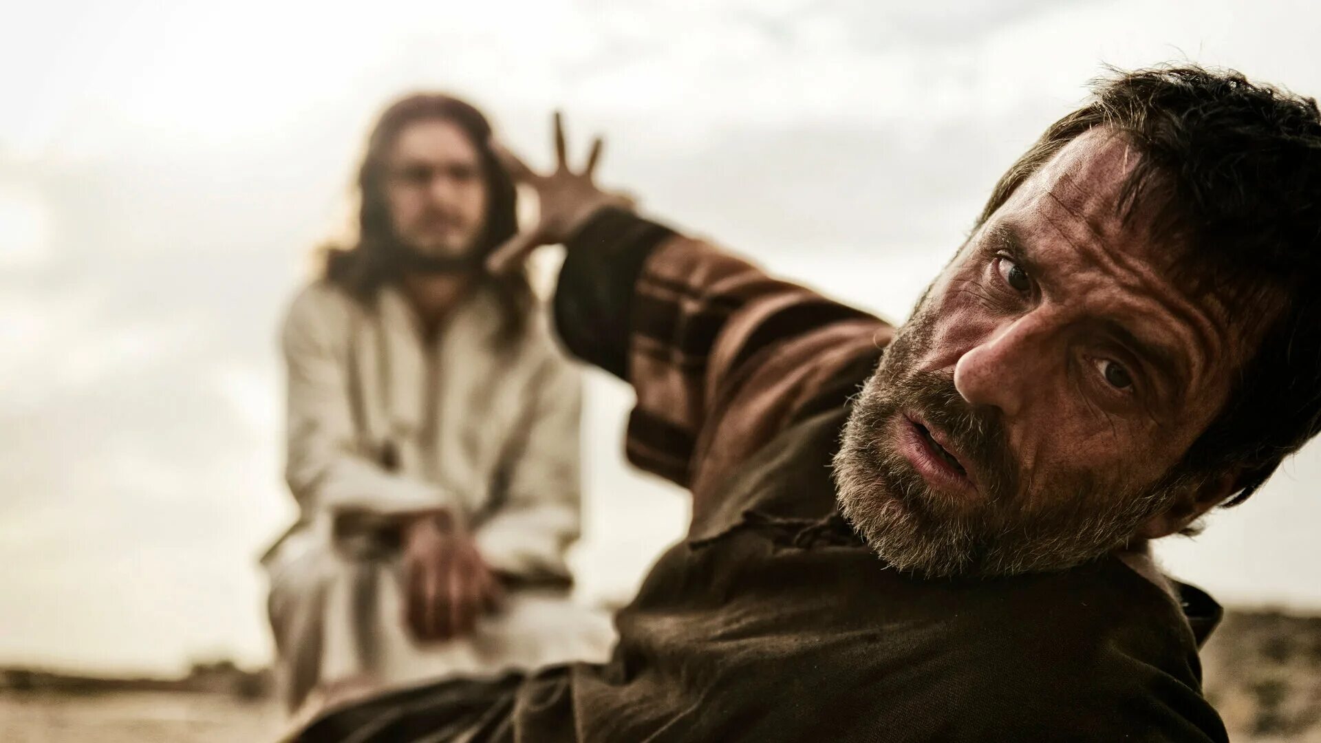 Мироточение иконы иисуса христа. Икона спасителя из джвари. Иисус христос в терновом венце картина. Икона иисус мироточит. Иисус сказал выколоть мужчинам глаза.