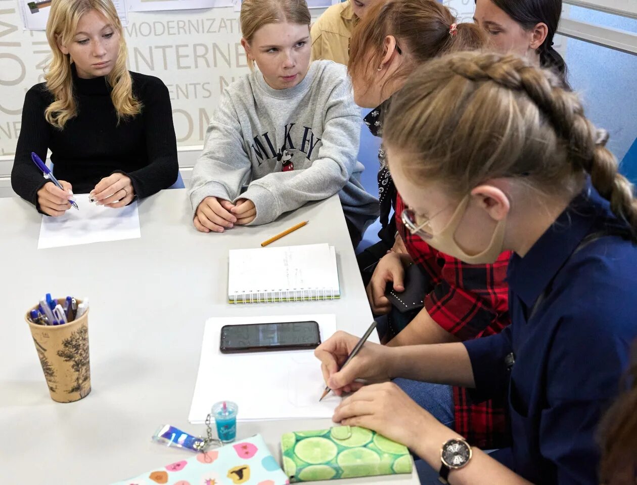 Японская школа в муравьево сахалин. Современные школы россии. База школьник южно сахалинск. Школьник получил два. Проекты школьников в южно сахалинске 2020.