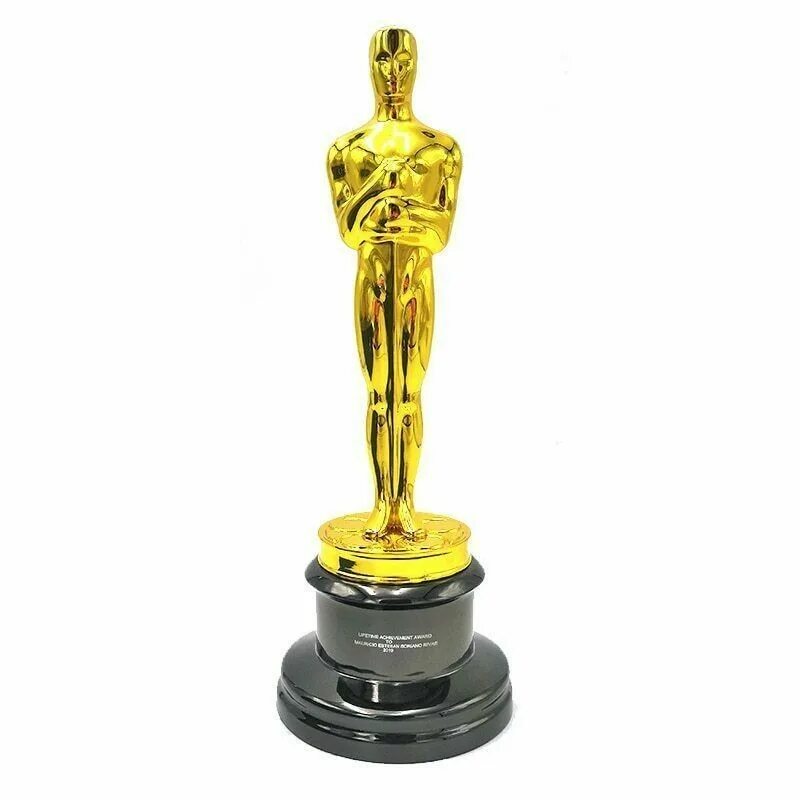 Oscar gold. Статуэтка Оскар. Золотая статуэтка Оскар. Оскар награда. Золотая статуя Оскар.