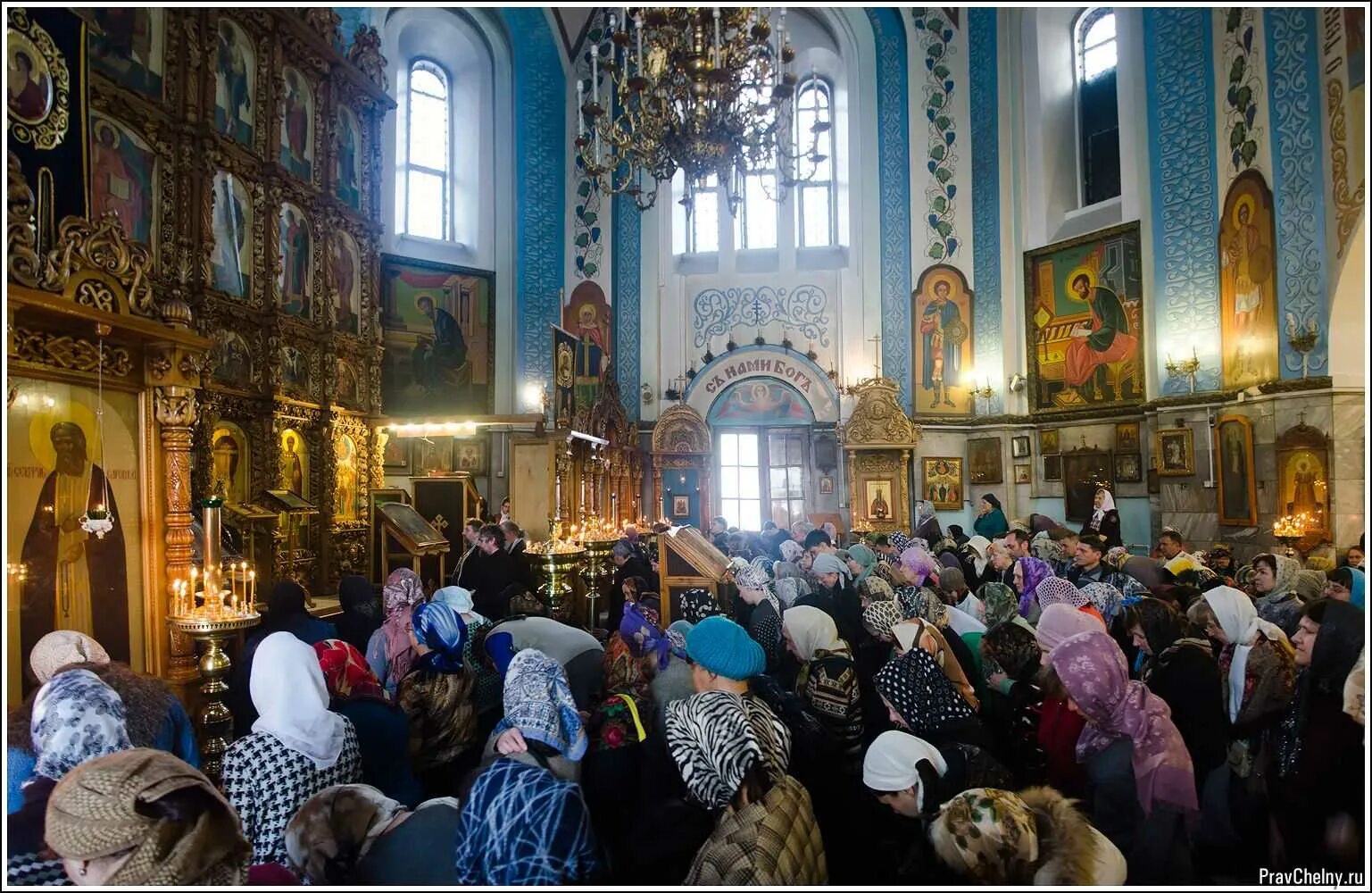 Прощеное воскресенье чин прощения. Прощеное воскресенье в храме. Чин прощения в храме. Прощенное воскресенье Церковь.