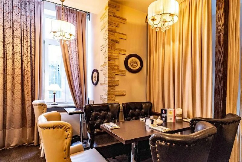 Цвета для ресторана. Secrets ресторан. Ресторан секрет шымкент. Rafe ресторан шымкент. Экзотический ресторан.