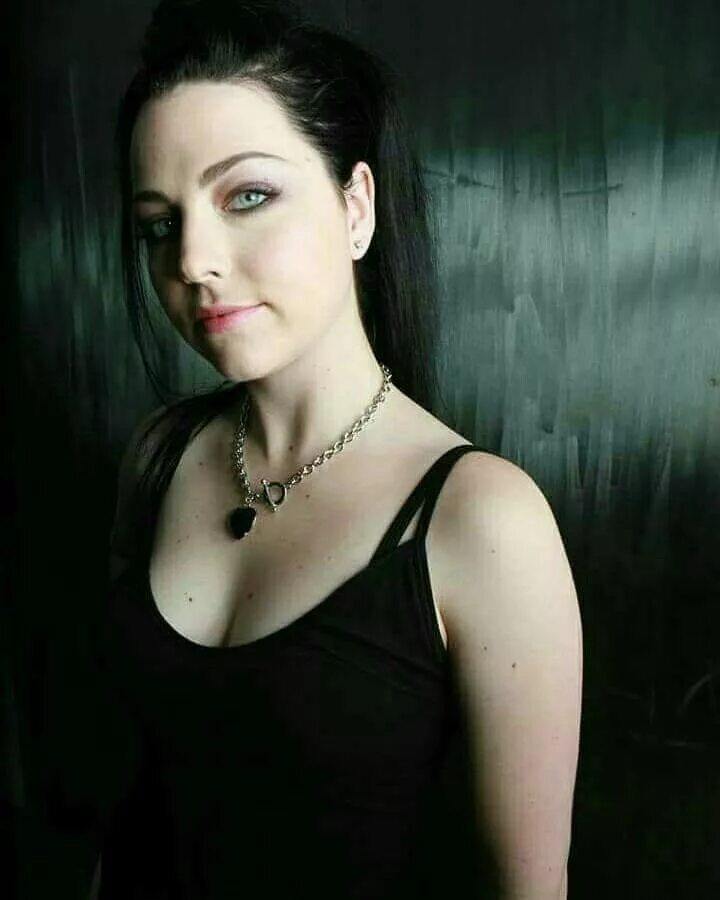 Солистка эванесенс. Эми линн харцлер. Emmy lee. Emmy lee. Эми ли evanescence сейчас.