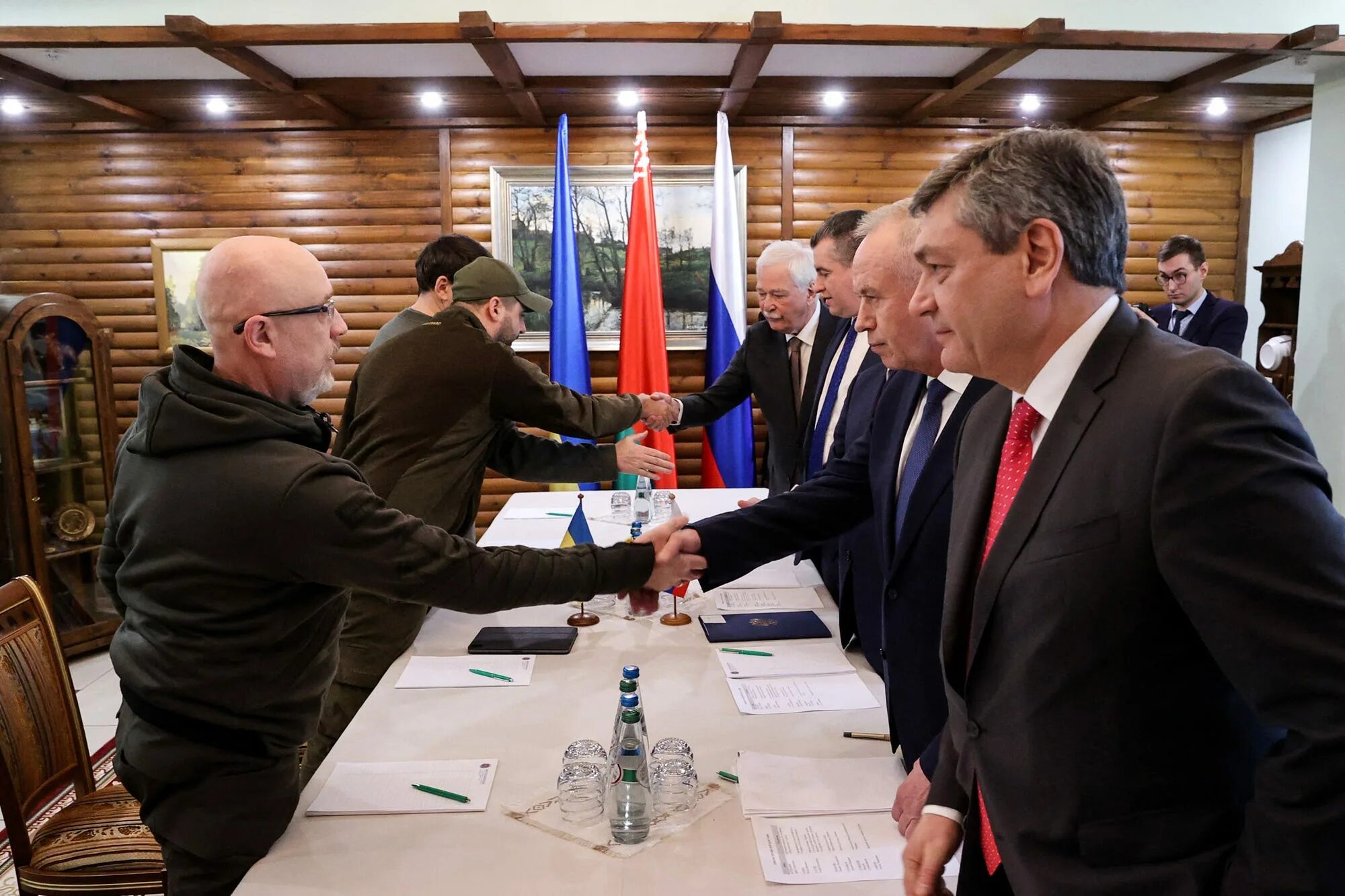 Как переговоры с украиной сегодня проходят. Российско-украинские переговоры. Слуцкий мединский переговоры. Как переговоры с украиной сегодня проходят. Переговоры в белоруссии мединский с украиной.