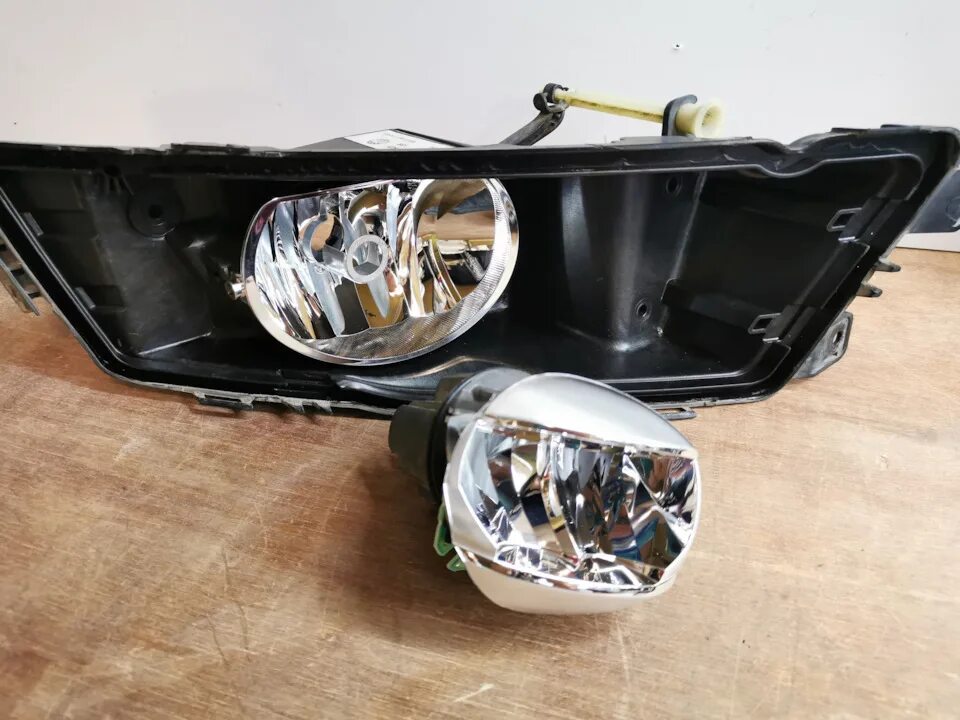 Предохранитель на птф шкода октавия а7 5E0941699E ПТФ SKODA OCTAVIA A7 2013-2016 купить бу в Перми по цене 3224 руб. Z1