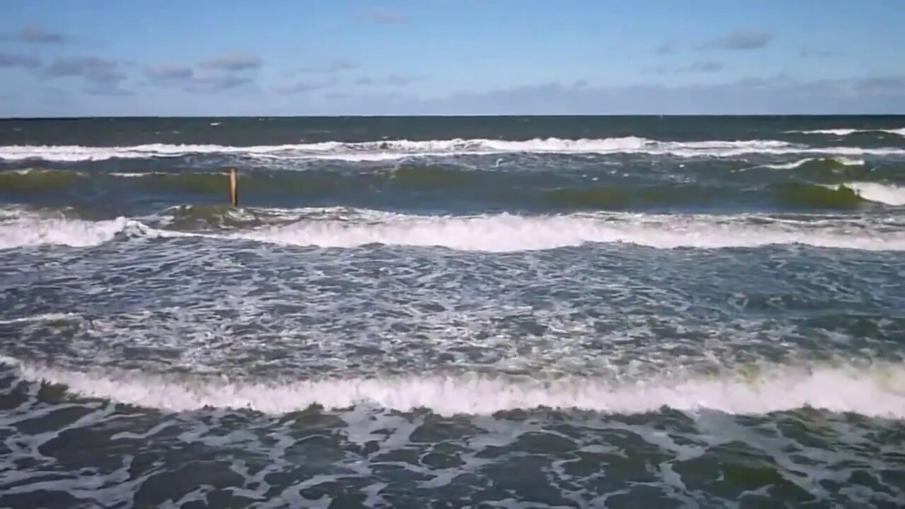 Температура воды в балтийском море зеленоградск. Балтийское море зимой Зеленоградск. Зеленоградск в феврале. Балтийское море в феврале. Труба в море Зеленоградск.