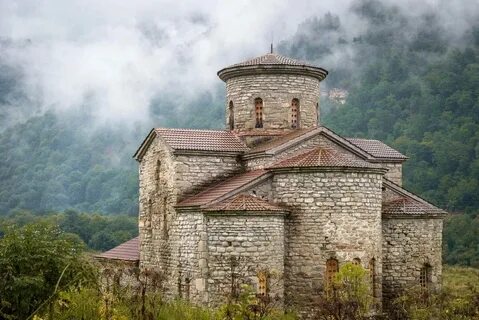 Высокая низкая церковь