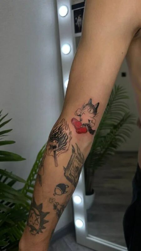 Красно черные тату. Katrin tattoo. Богиня смерти санта муэрте. Татуировки сакура для девушек. Катрин тату артист инстаграм.