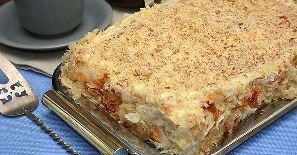 наполеон со сметанным тесто. тесто фило наполеон торт. торт наполеон. торт наполеон с пломбирным кремом. торт наполеон из готового слоеного бездрожжевого теста.