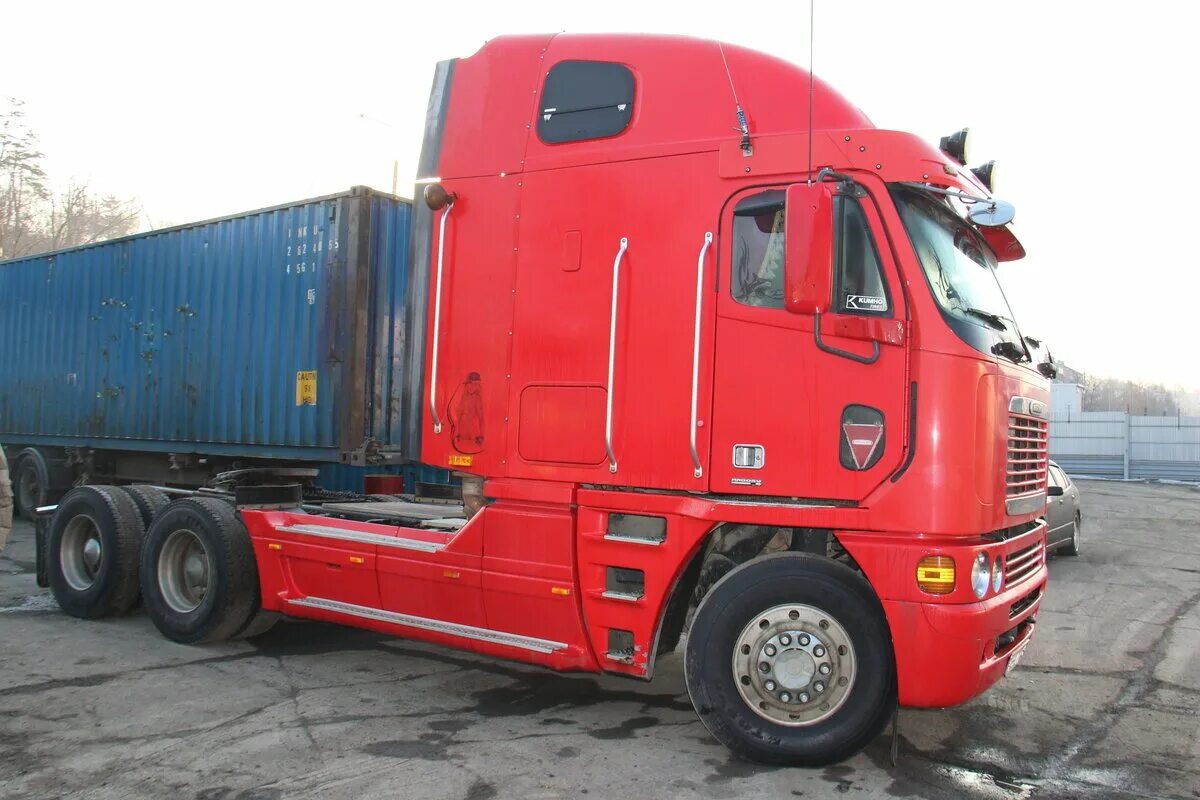 Бу грузовики красноярск. Фредлайнер Аргоси 2000. Freightliner Argosy красный. Седельные тягачи.freightliner Argosy. Фредлайнер Аргоси.