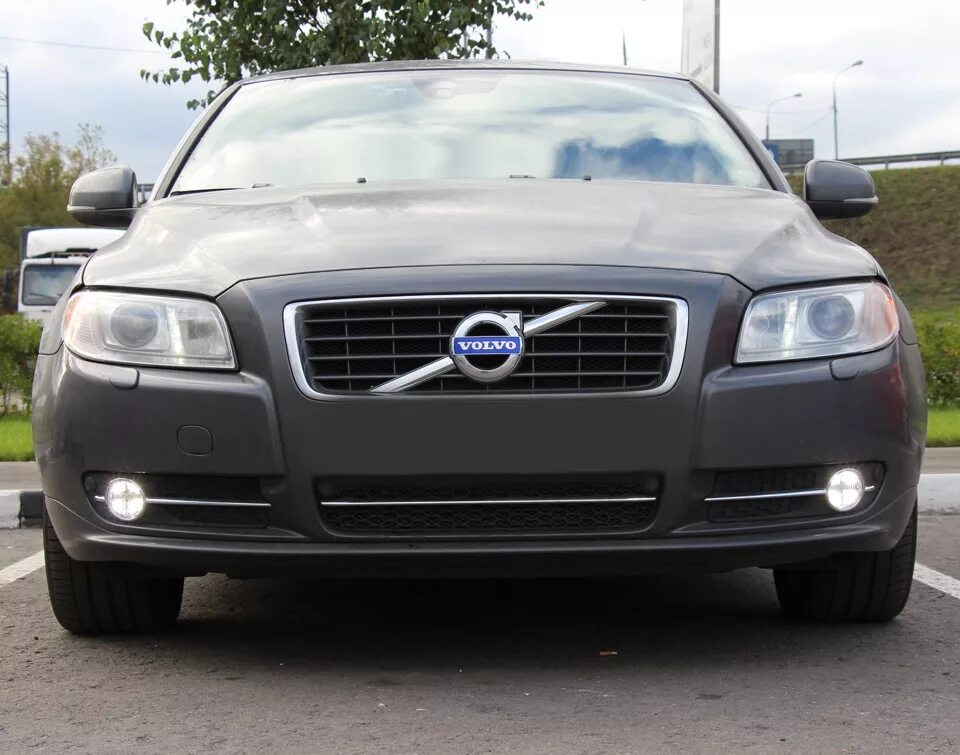 Дхо вольво. Ходовые огни Вольво s80 II. ДХО Volvo s80 II. Ходовые огни Volvo s80 2007. Ходовые огни на Вольво s80 2 поколения.