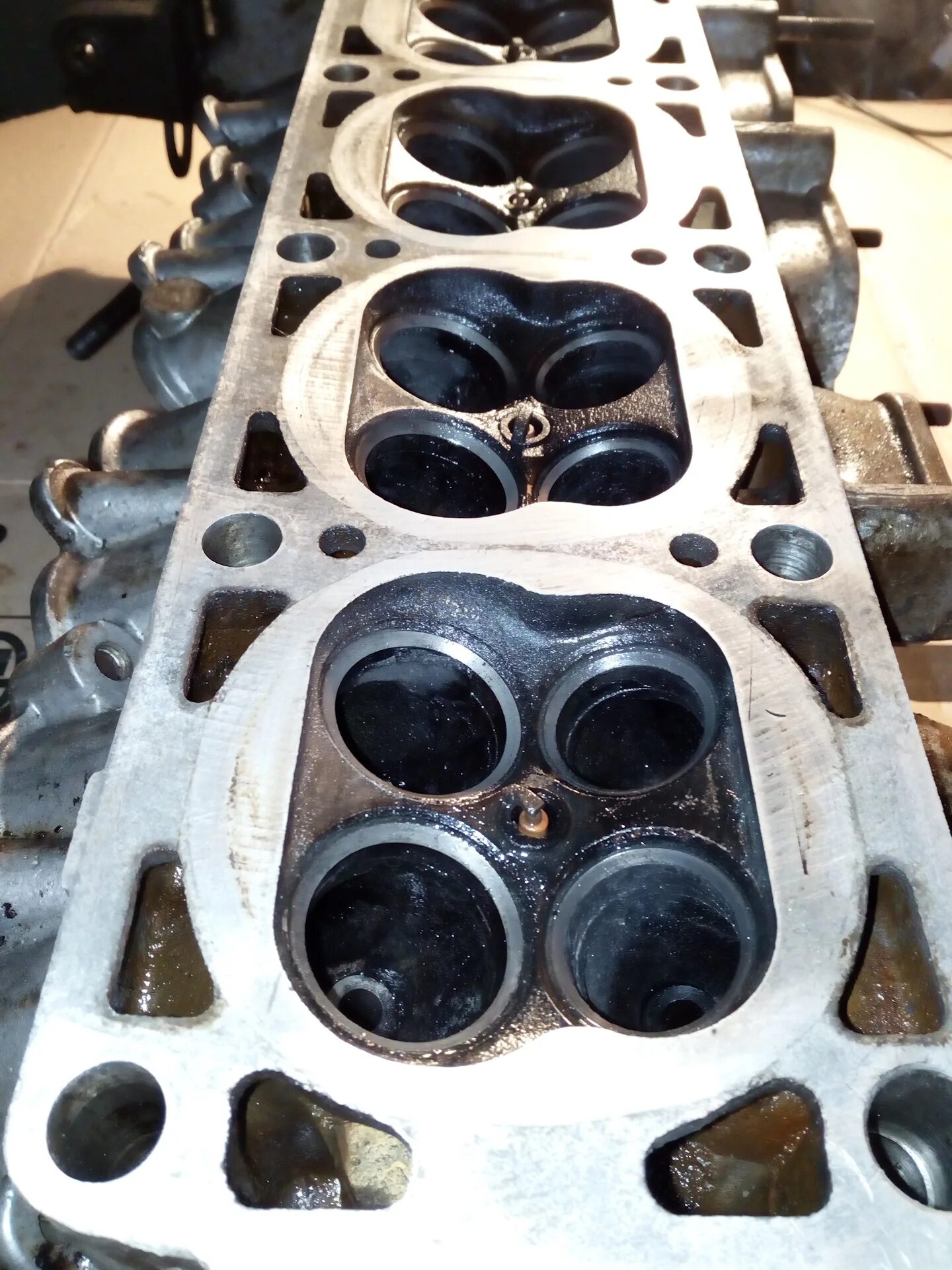 Клапан выпускной газель 406. Клапан впускной дв. Клапан впускной уаз 409 двигатель. Клапан 406дв. Комплект клапанов змз 406.