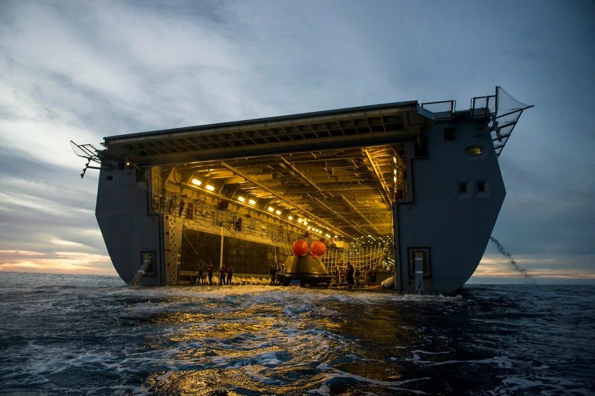 Станция кораблей как называется. USS Anchorage. Авианосец Ламантин. Корабли. Военный транспортный корабль.