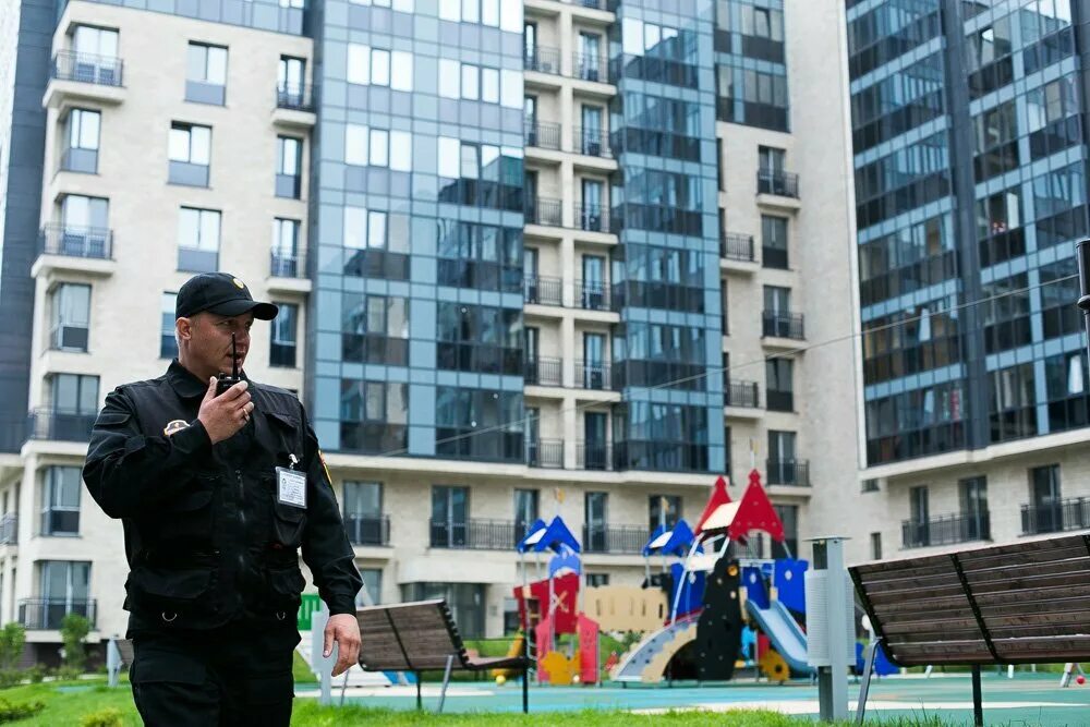 Охрана в многоквартирном доме. Гбр группа быстрого реагирования. Охрана гаража. Частный охранник. Частная охрана.