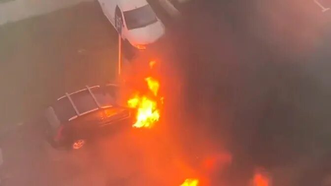 Машина пламенем объята. Полицейская машина горит. Машина пламенем объята. Загорелась машина ярославль. Книга танковый таран.