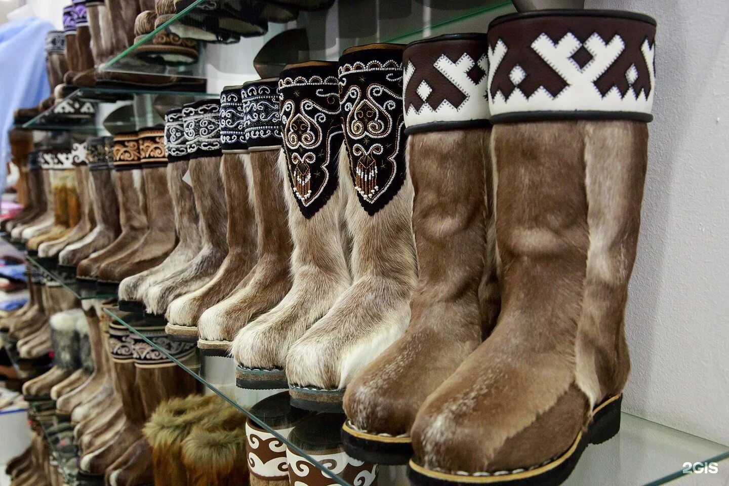 унты иркутск адреса. унты айхал якутский. унты из камуса. камусы женские. камусы северное сияние иркутск.