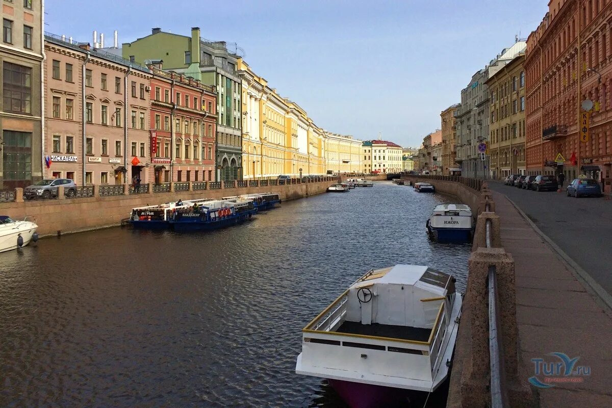 Мойка спб. Река мойка Санкт-Петербург. Санкт-Петербург каналы река мойка. Реки Санкт Петербурга Нева мойка. Канал мойка в Санкт-Петербурге.