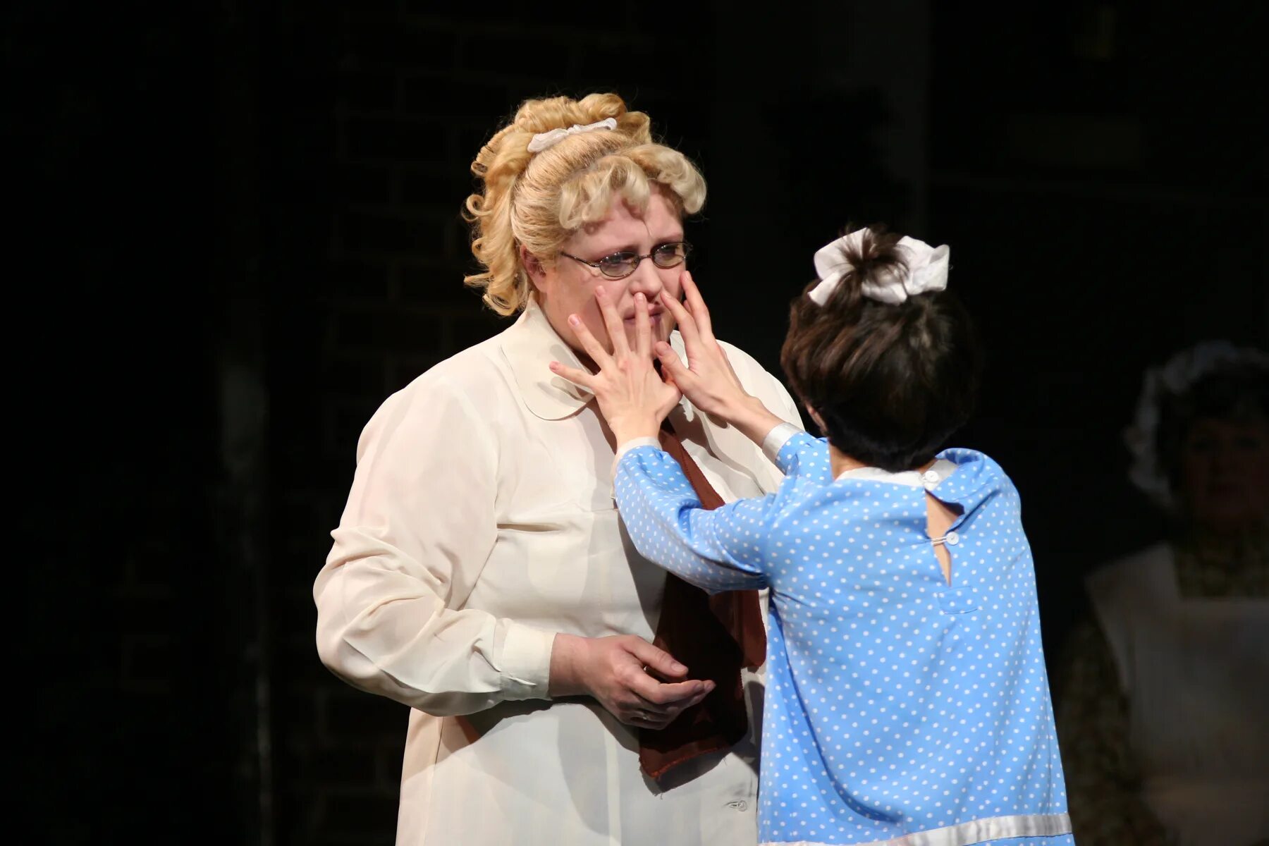 Театр рамт сотворившая чудо. Спектакль сотворившая чудо вологда. Сотворившая чудо спектакль рамт актеры. Сотворившая чудо спектакль. Сотворившая чудо спектакль рамт.