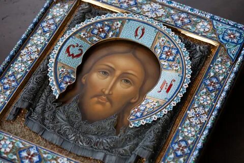 Спас нерукотворный на дороге жизни