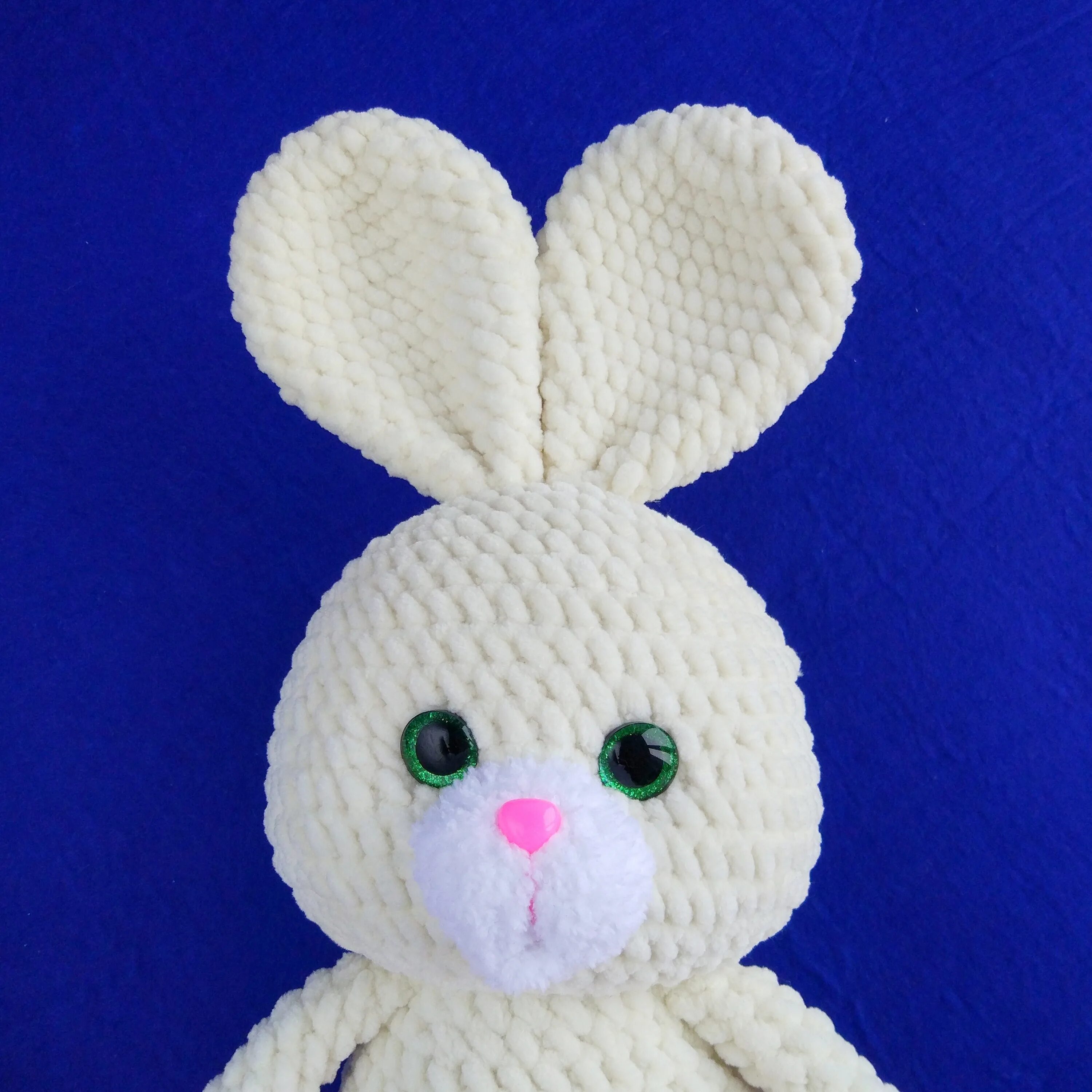 Поделки из ниток крючком. Мастер класс зайчика. Амигуруми зайка сплюшка. Мастер класс зайчика. Вязаные игрушки зайка.