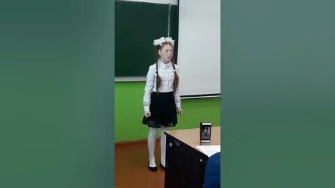 Девушка в классе текст