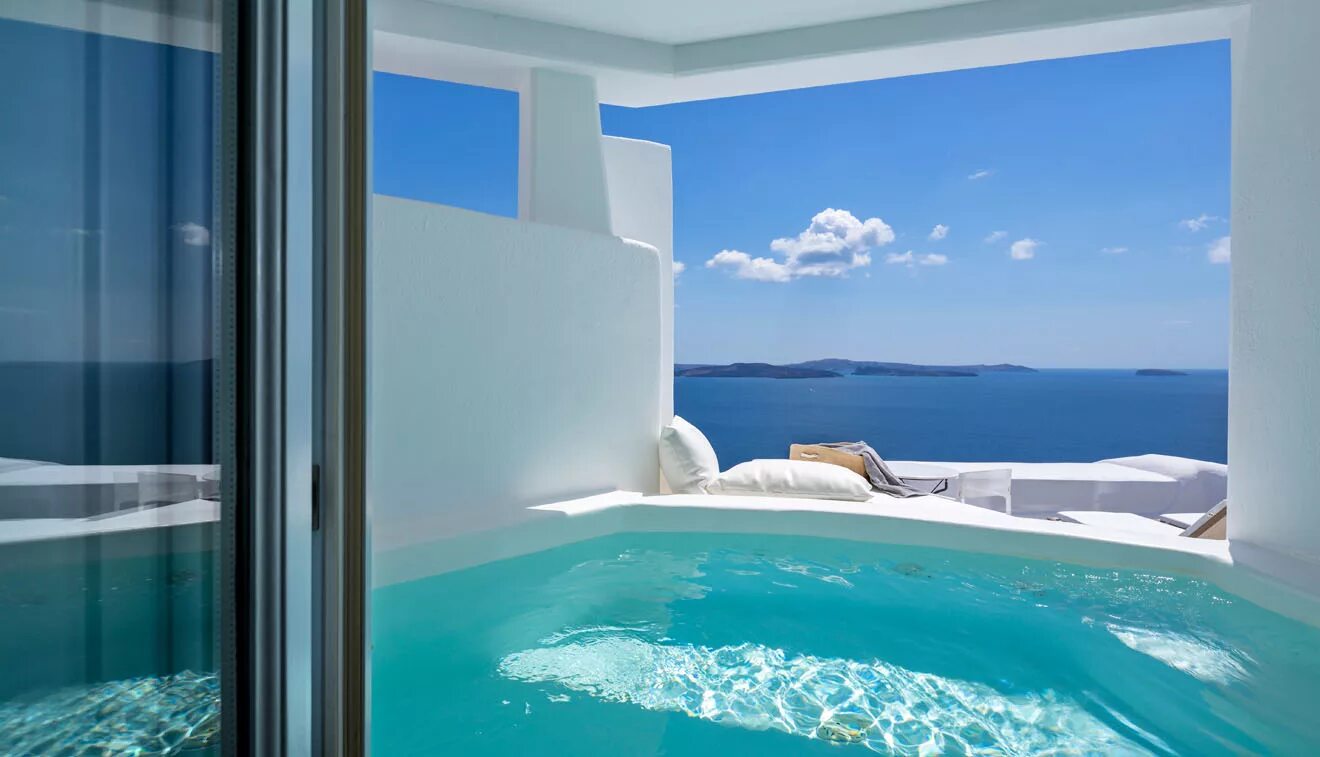 Отель с бассейном с видом на море. Отель Canaves Oia Suites. Санторини Греция номер с бассейном. Греция Санторини отель с бассейном на скале. Santorini Адлер.