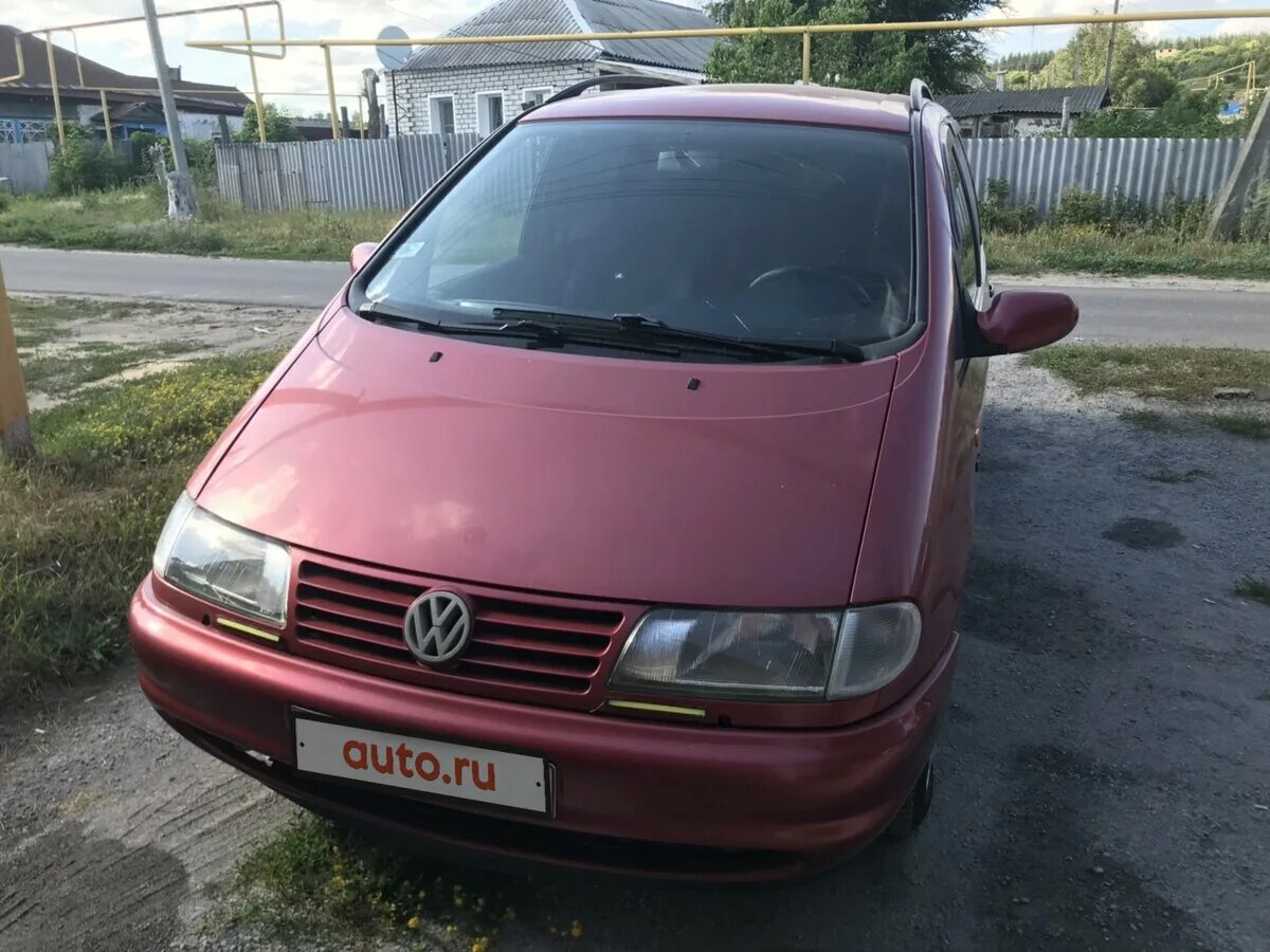 Купить фольксваген шаран бу. Фольксваген Шаран 1997. Volkswagen Sharan, 1997 год. Volkswagen Шаран 1997. Фольксваген Шаран красный.