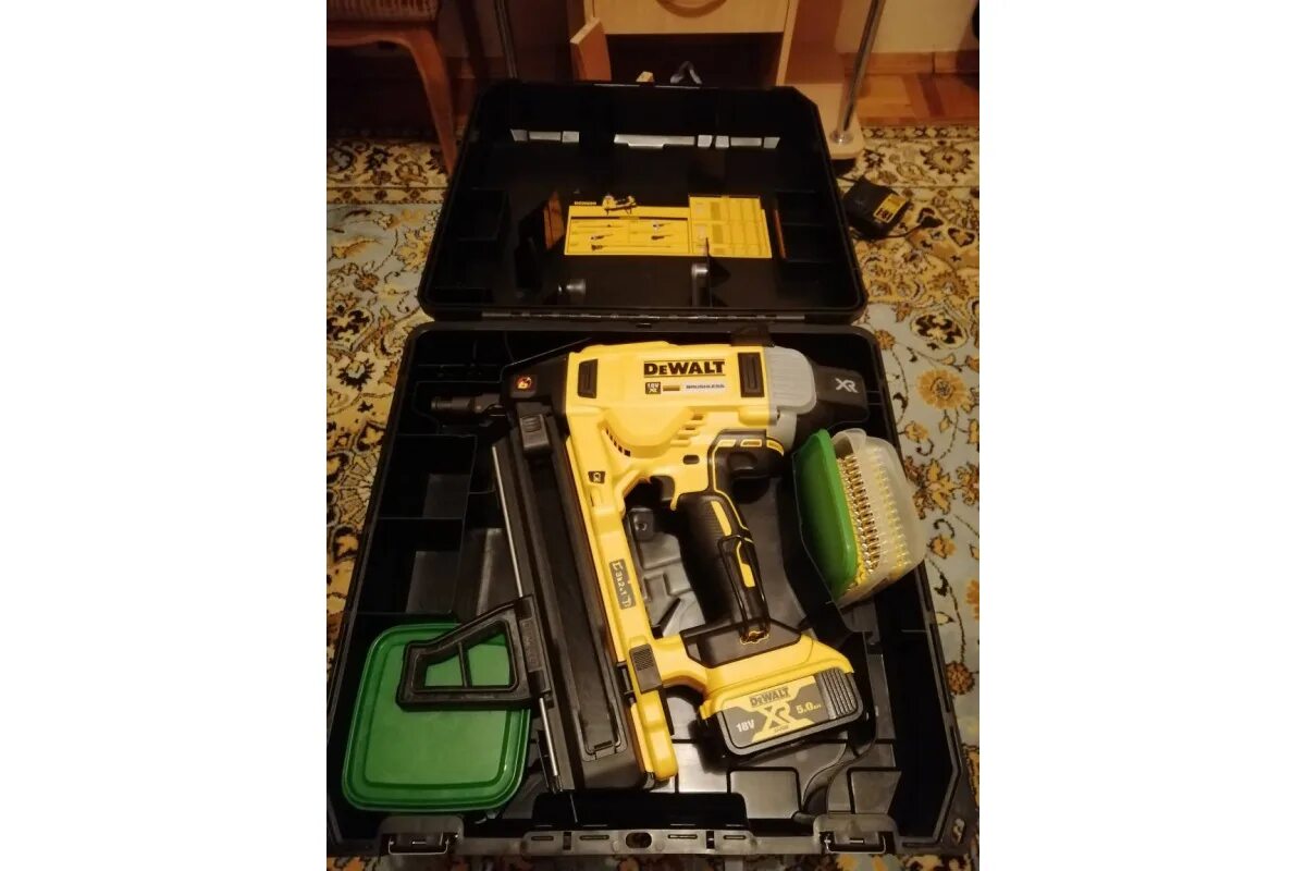 Dewalt dcn890n. Dewalt 18в xr dcn890n. монтажный нейлер dewalt dcn890n.