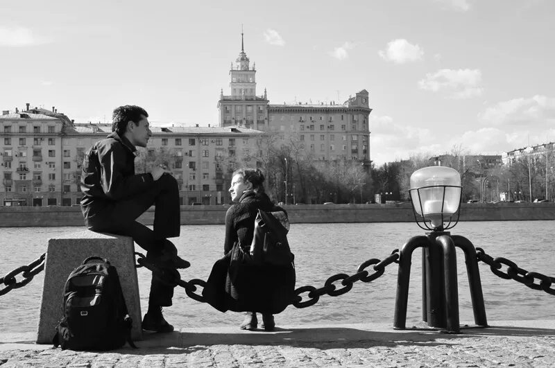 Женщина развивается. Серая скучная жизнь. Человек обыденность. Повседневность картинки. Повседневность живопись.