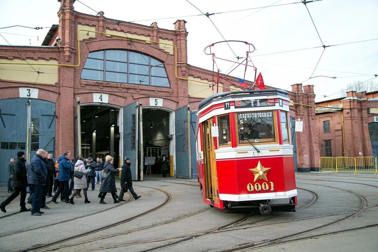 ретро трамвай первый туристический спб. экскурсионный трамвай т1 санкт-петербург. т1 трамвай спб. трамваи санкт-петербурга лм 33. ретро трамвай питер.