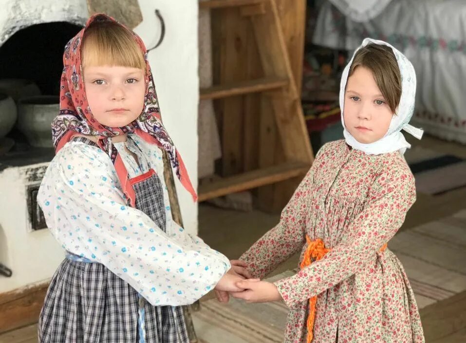 Одежда крестьян 17 века в россии. Рисование мужского русского народного костюма. Одежда крестьян 16 века в россии. Крестьянская одежда из холста. Одежда крестьян 18 века в россии.