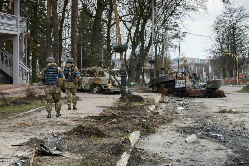 Новости по западу. Хохлы с деревянными автоматами. Новости по западу. Новости по западу. Новости по западу.