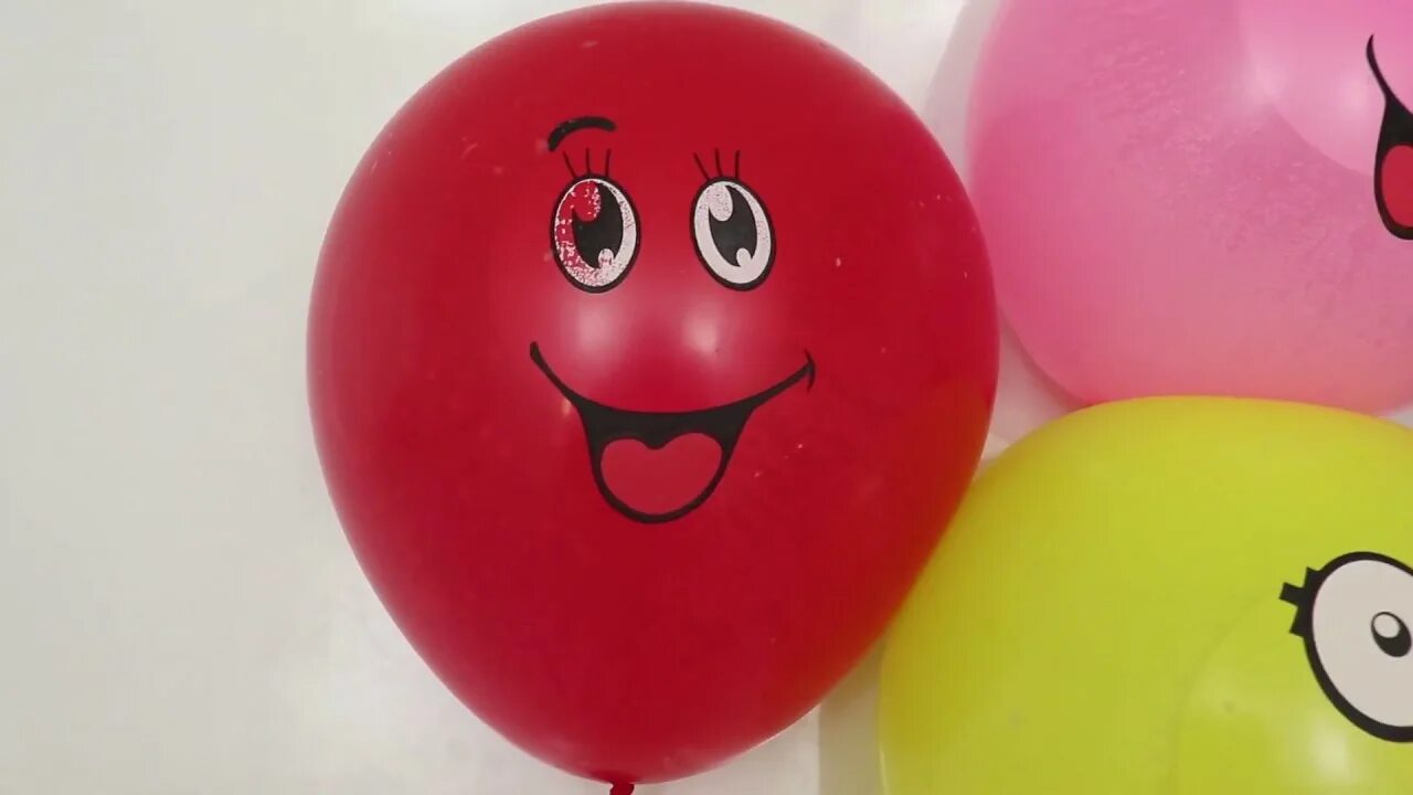 Видео про шары. Красный шарик. Красный шарик и ребенок с улыбкой. Красный шар для детей.
