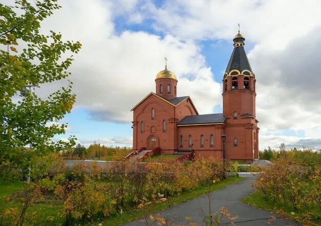 Церковь лангепас. Церковь лангепас. Храм в честь иконы божией матери всех скорбящих радость рязань. Храм город лангепас. Лангепас храм всех скорбящих радость.