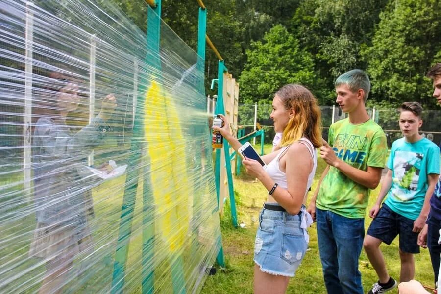 Дол счастливое. Лагерь счастливые лица в Подмосковье. Лагерь счастливые лица лагерь. Детский лагерь счастливый день. Дол счастливый день.