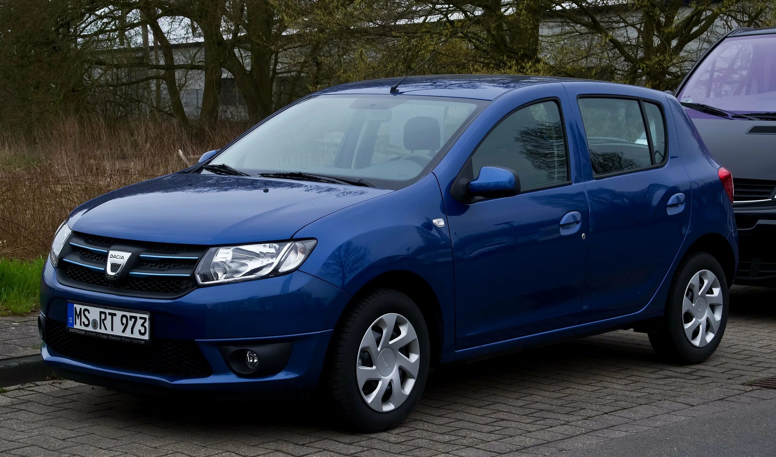 Рено сандеро через сколько менять. Renault Sandero Dacia. Рено Сандеро 1.2. Рено Логан Сандеро 2. Рено Логан Сандеро 1.