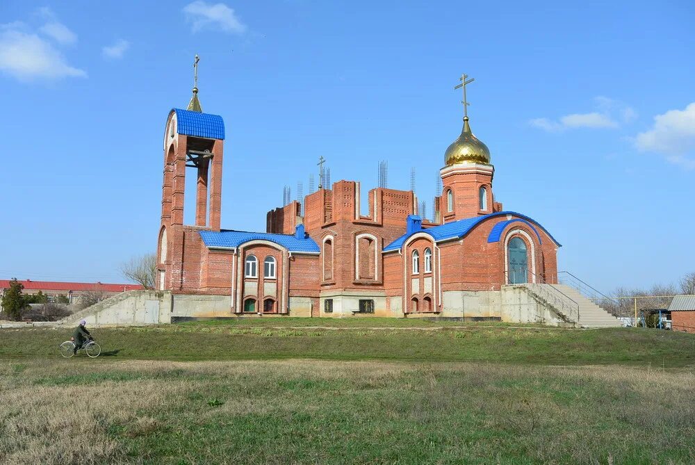 Дома станица новомышастовская. Храм Архангела Гавриила Новомышастовская. Храм Гавриила ст. Новомышастовская Архангела. Церковь Михаила Архангела Псков. Церковь Гавриила Архангела Белоомут.