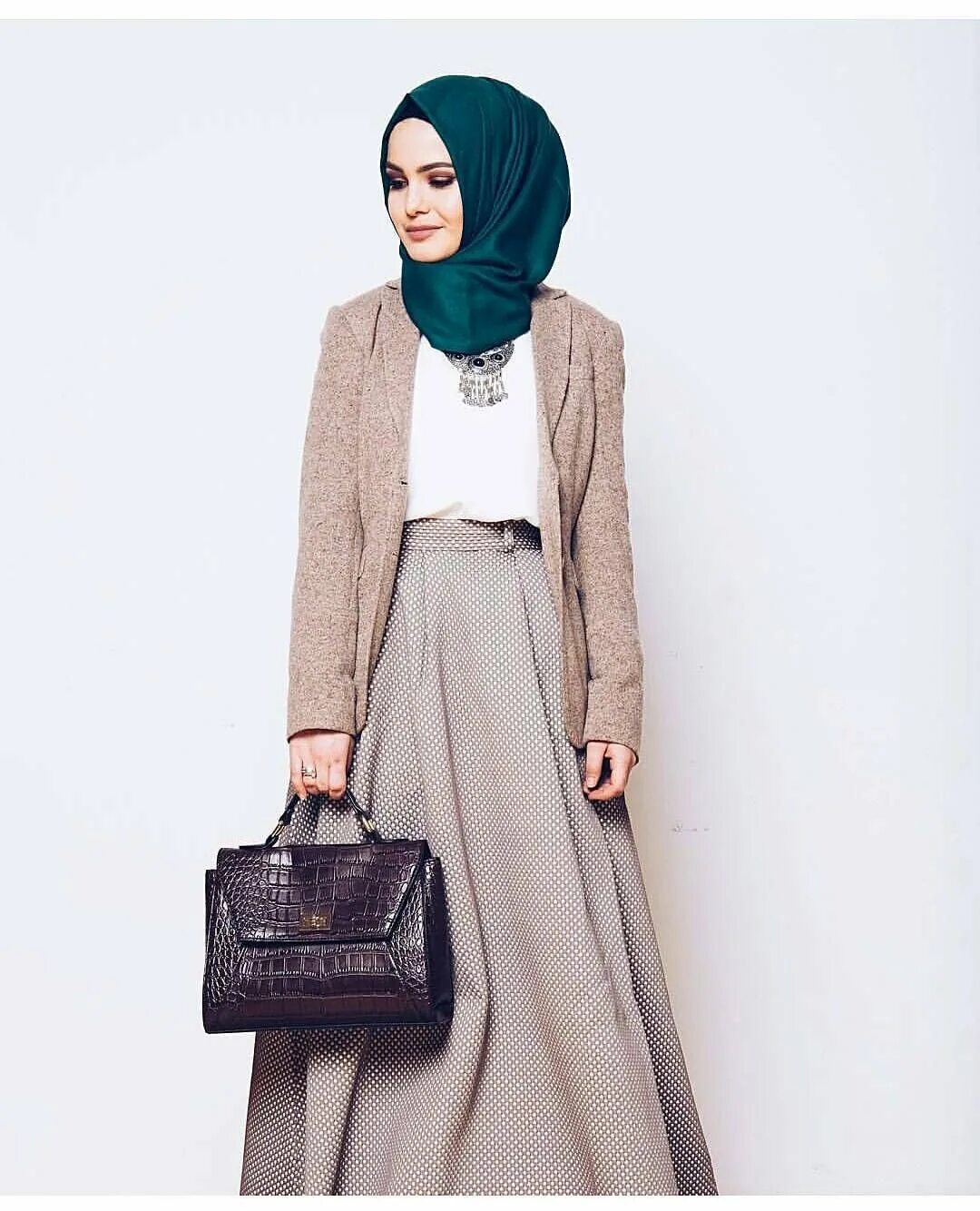 Hijab Moda 2020 одежда Повседневная. Одежда hidjab 2021. Hijab Moda 2023 одежда. Стиль мусульманки хиджаб Фешион.