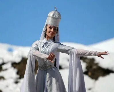 Осетинский женский национальный костюм
