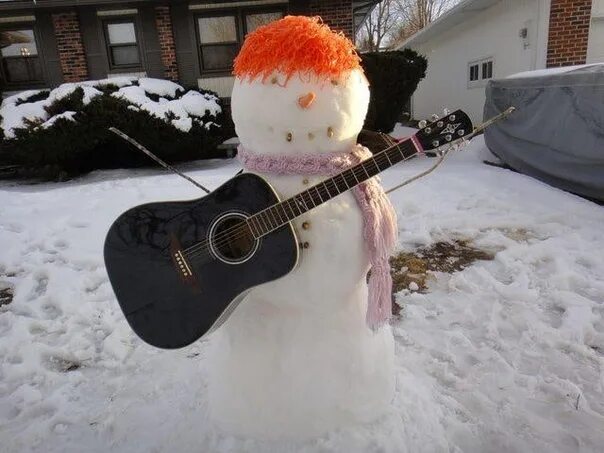 Гитара зимним вечером. Гитара зимним вечером. Гитара с гирляндой. Гитара зимним вечером. Гитарный вечер.
