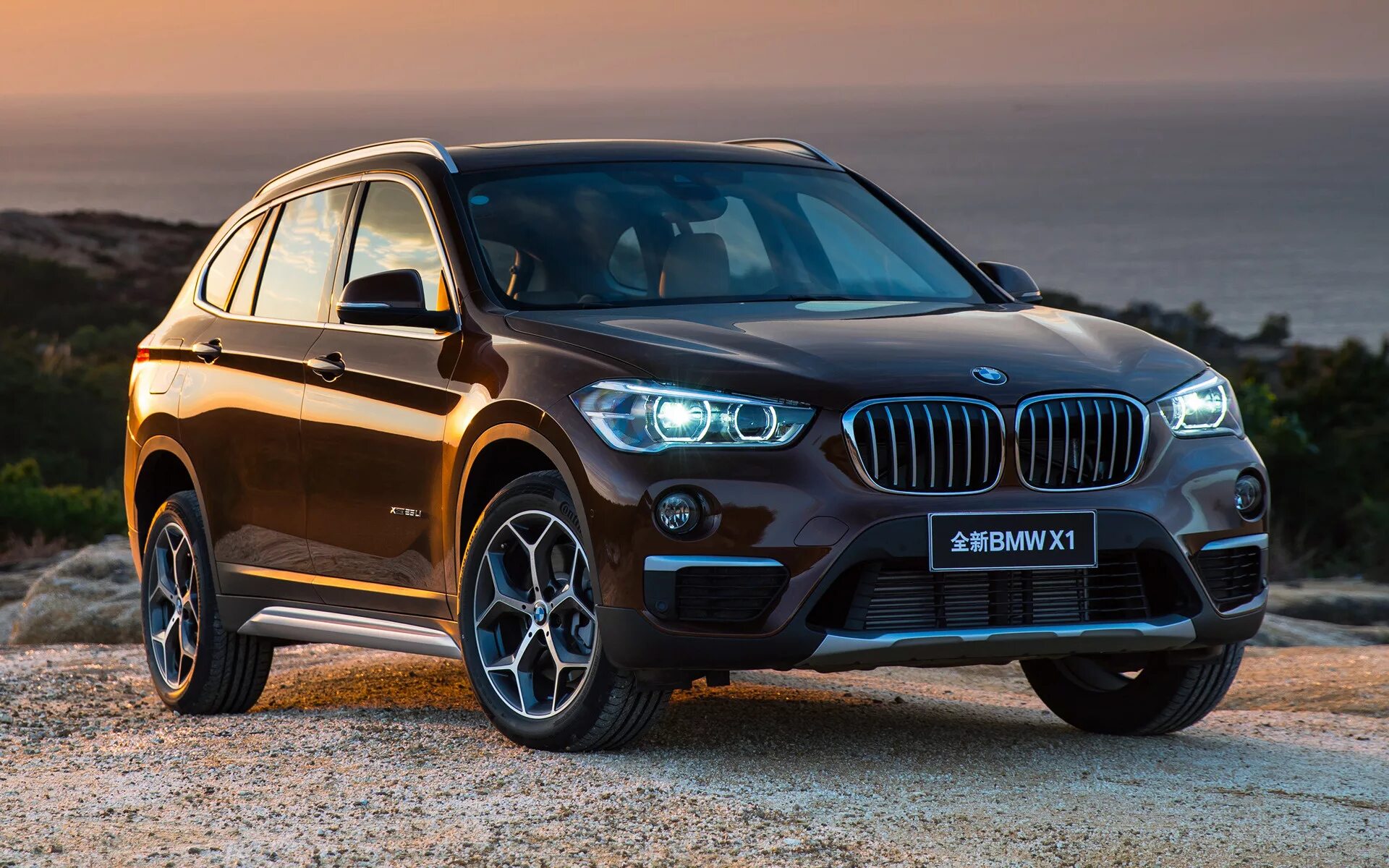 Играть икс 5. BMW x1 паркетник. БМВ x1 джип. BMW x1 2023. БМВ x1 2021.