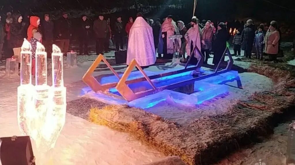 Вологда крещенские купания. Крещенские купания вологда 2022. Вологда крещенские купания. Крещение 2023 вологодская область. Крещенская ночь.